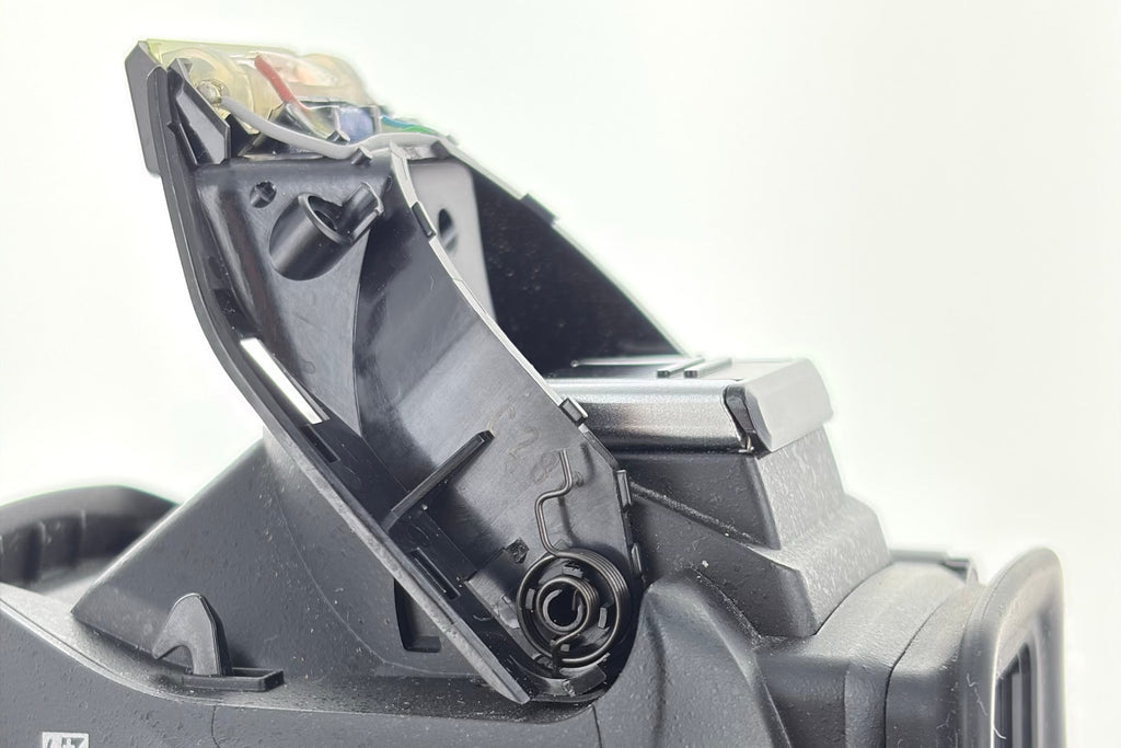 3D-gedrucktes Reparatur-Kit für den Blitz der Nikon D5100 Kamera